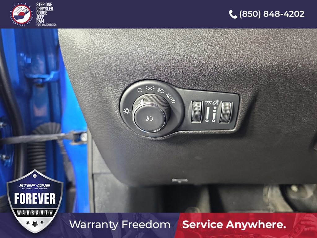 Used 2024 Jeep Compass Latitude AWD/4WD image 19