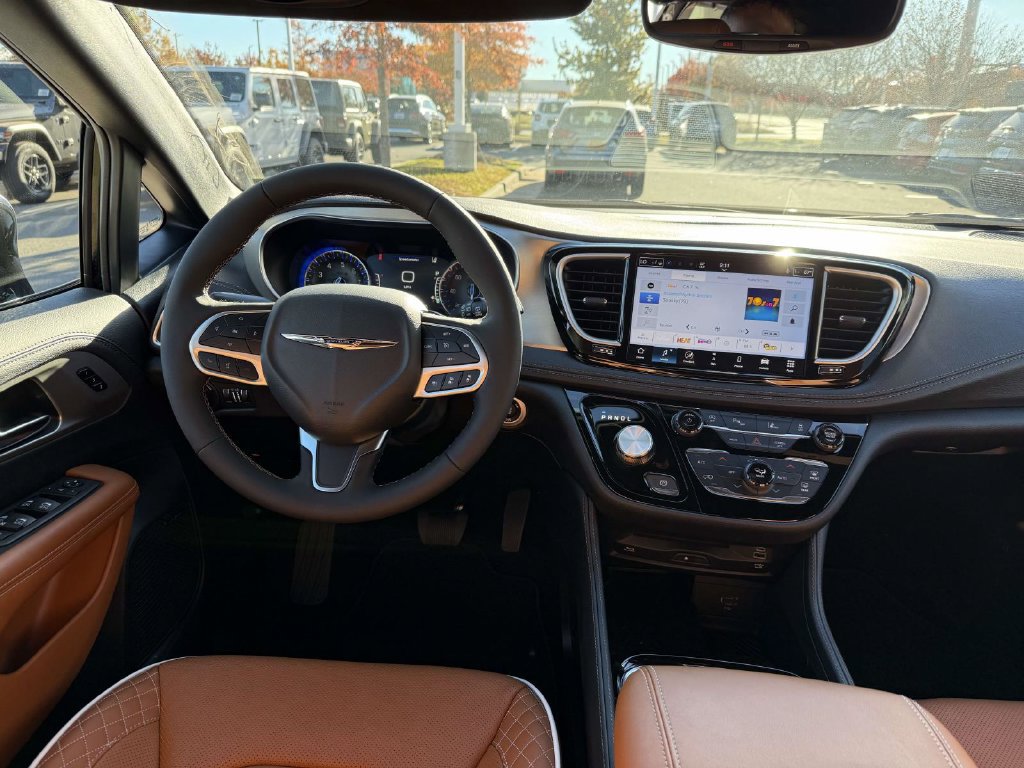 New 2026 Chrysler Pacifica Pinnacle FWD image 18