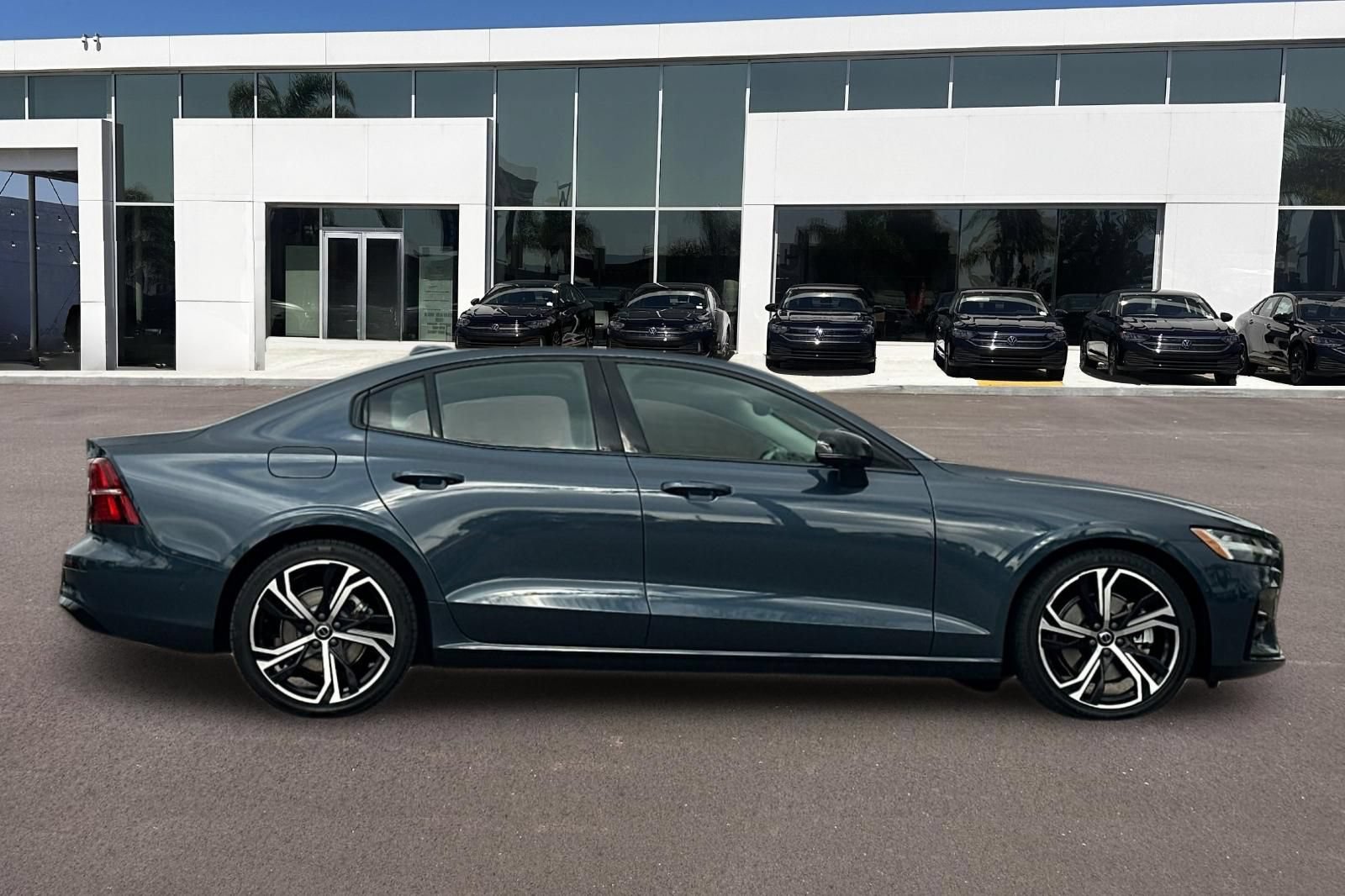 Used 2024 Volvo S60 B5 Plus FWD video 2