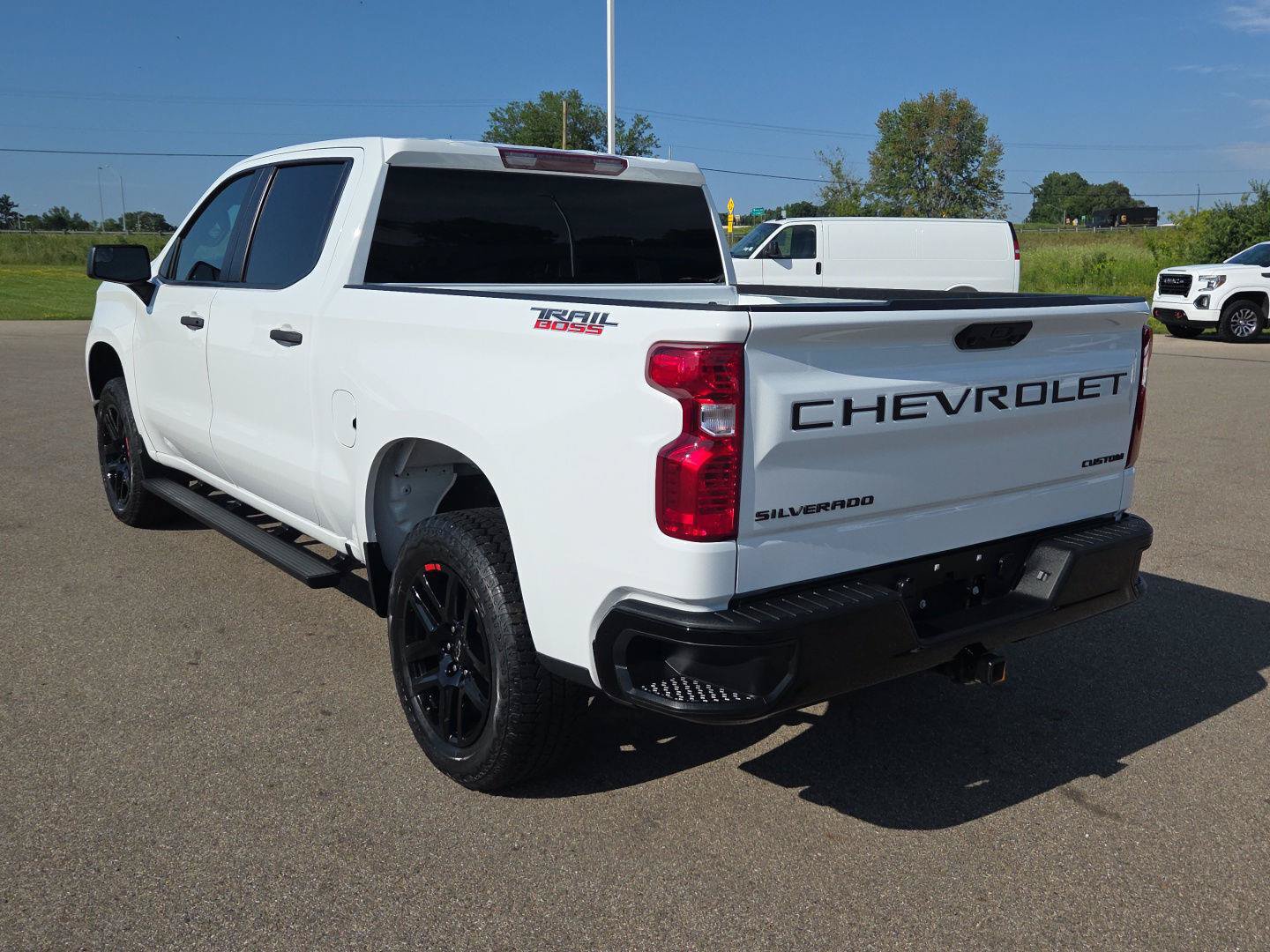 Used 2023 Chevrolet Silverado 1500 Custom Trail Boss AWD/4WD image 4