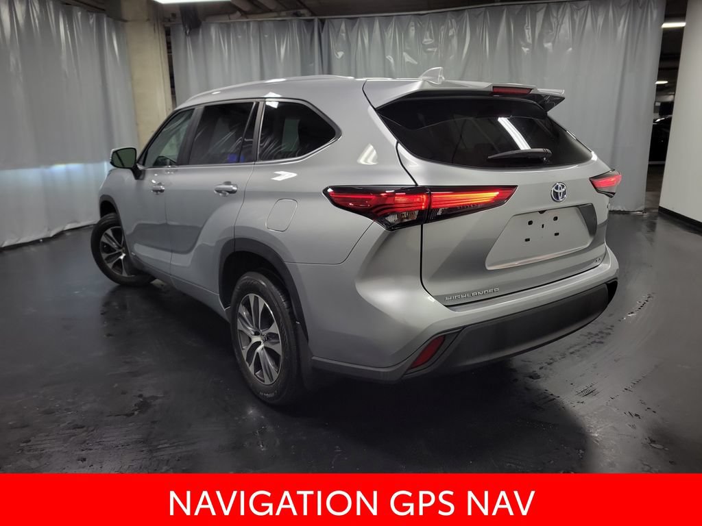 Used 2023 Toyota Highlander XLE AWD/4WD image 6