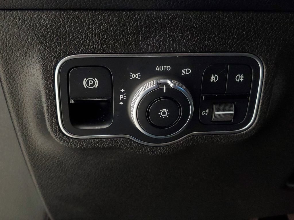 Used 2020 Mercedes-Benz GLB 250 4MATIC image 13