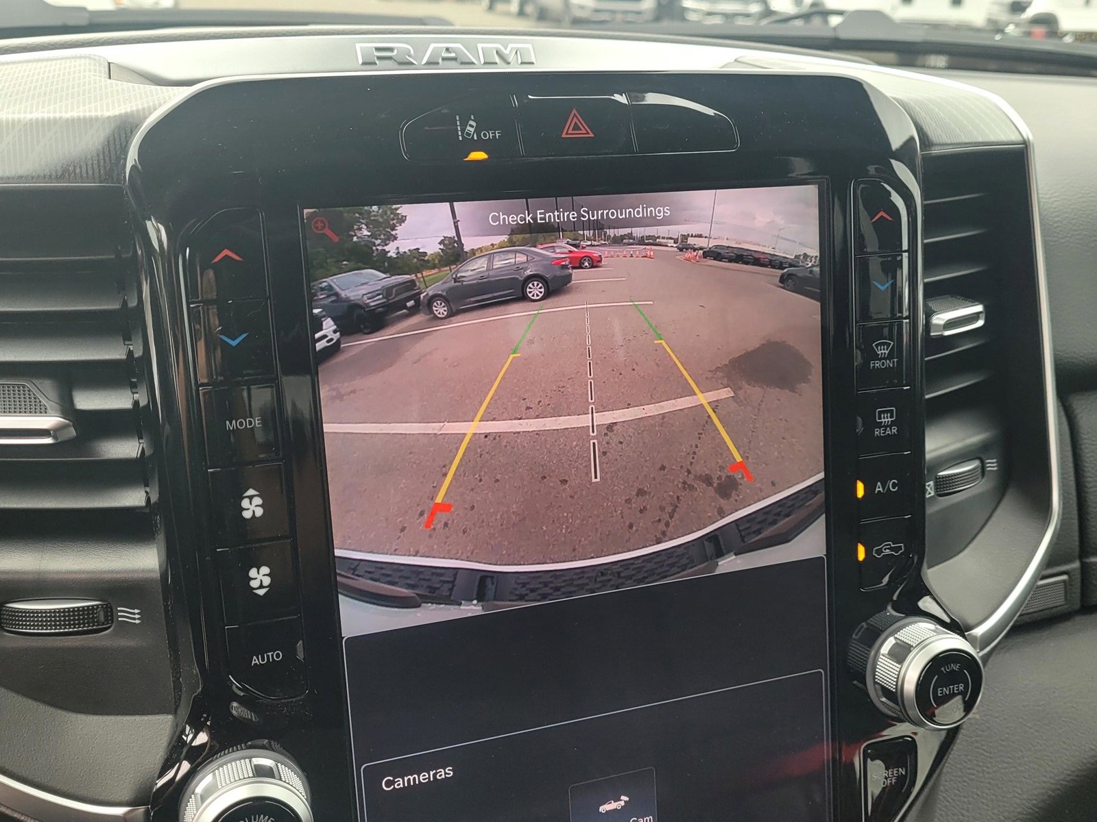 New 2026 RAM 1500 4x4 Crew Cab image 11