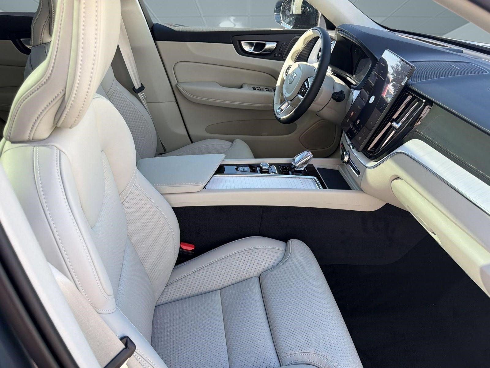 New 2026 Volvo XC60 B5 Ultra w/ Protection Package Premier AWD/4WD image 24