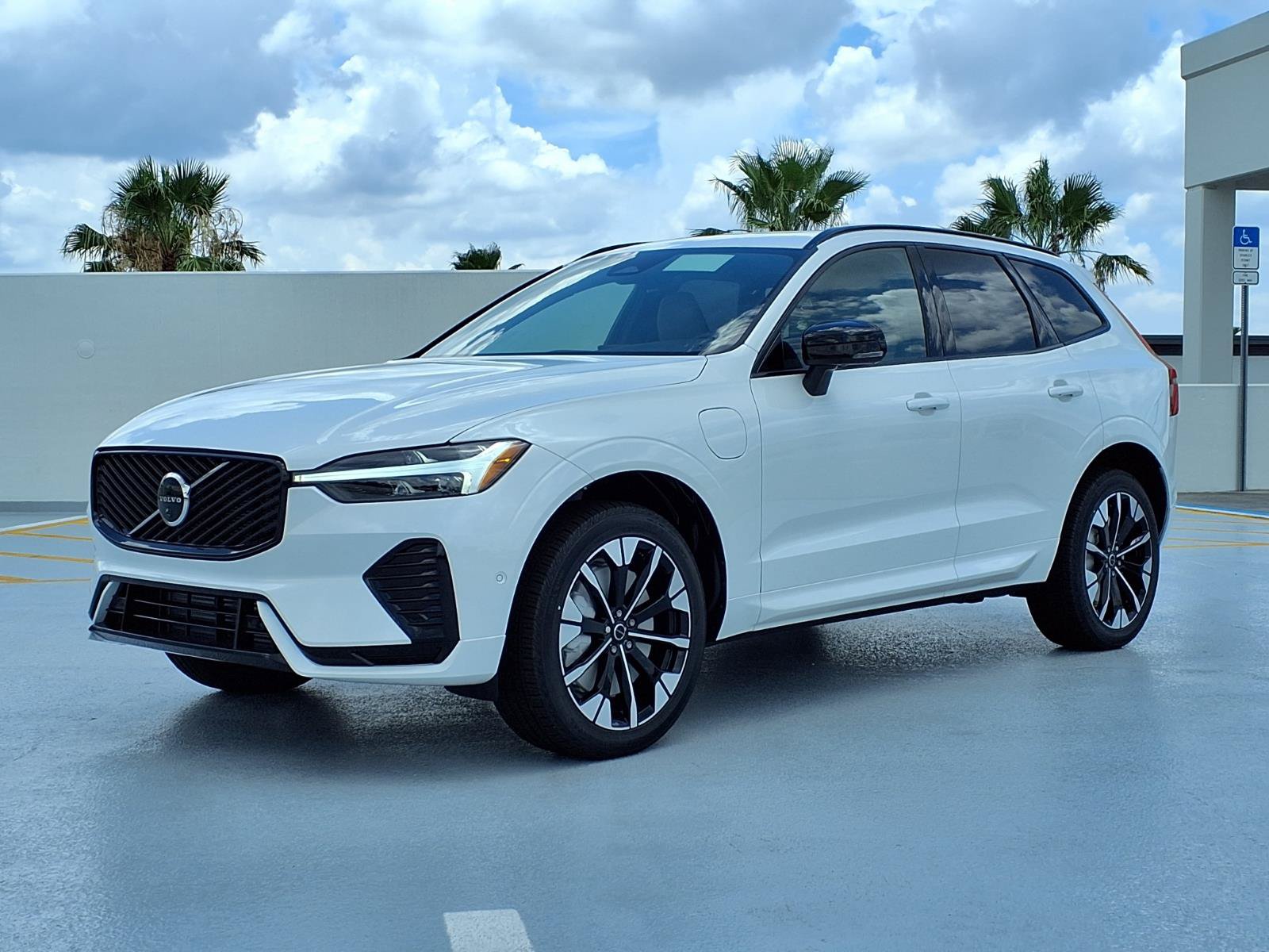 New 2026 Volvo XC60 T8 Plus w/ Protection Package Premier AWD/4WD image 3