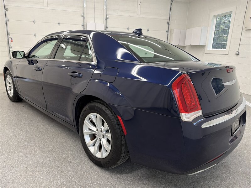 Used 2015 Chrysler 300 Limited w/ Driver Convenience Group RWD image 7
