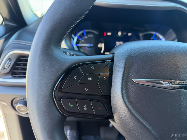 Used 2024 Chrysler Pacifica Limited FWD image 18