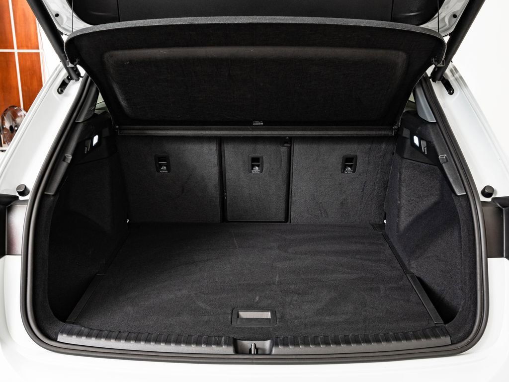 Used 2024 Audi Q4 e-tron Prestige image 23