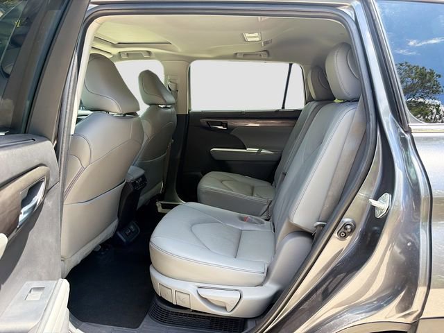 Used 2023 Toyota Highlander Limited AWD/4WD image 22