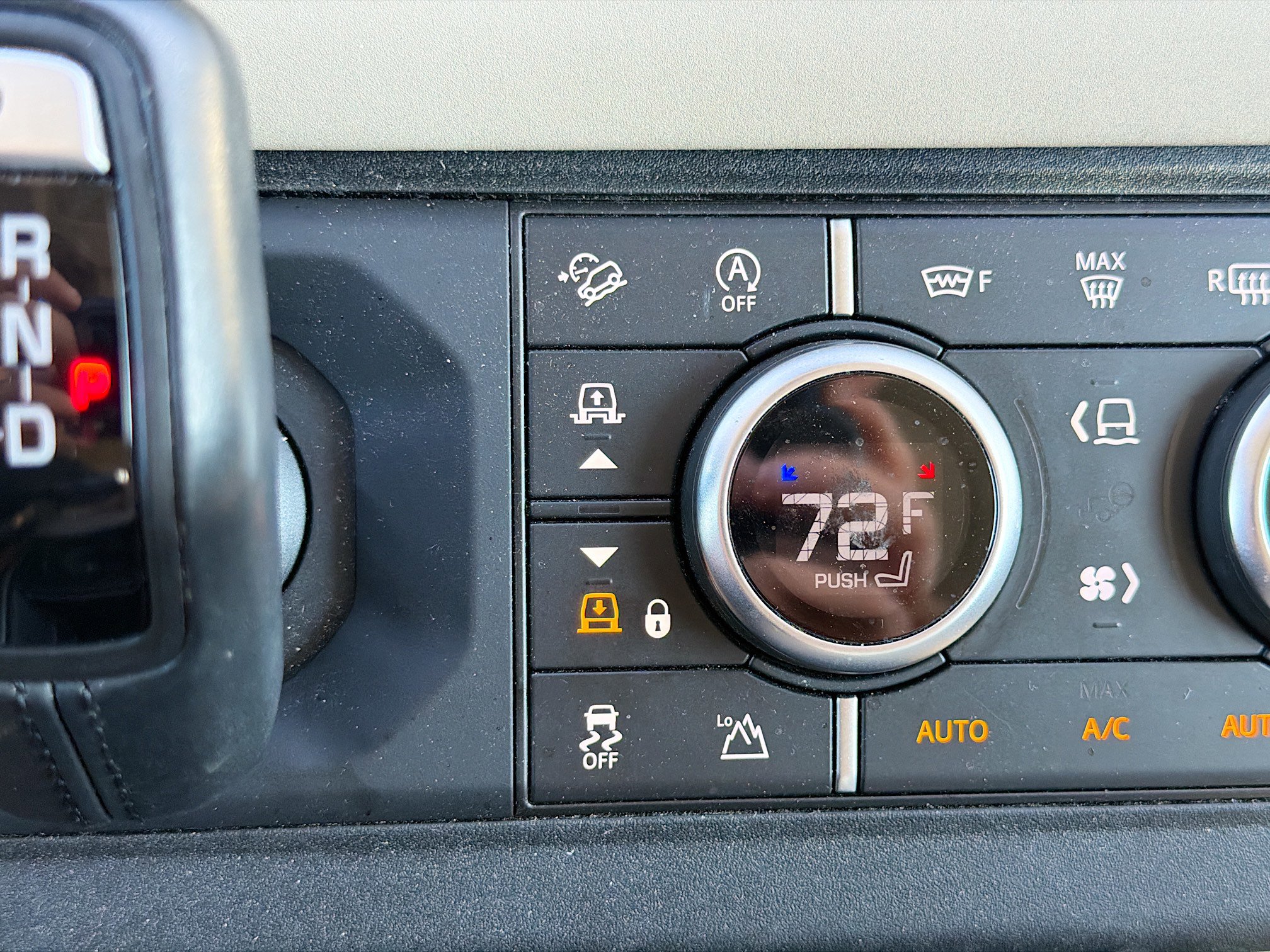 Used 2022 Land Rover Defender 110 SE image 30