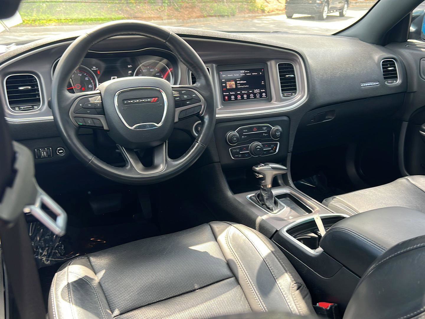 Used 2019 Dodge Charger SXT w/ Leather Interior Group image 19