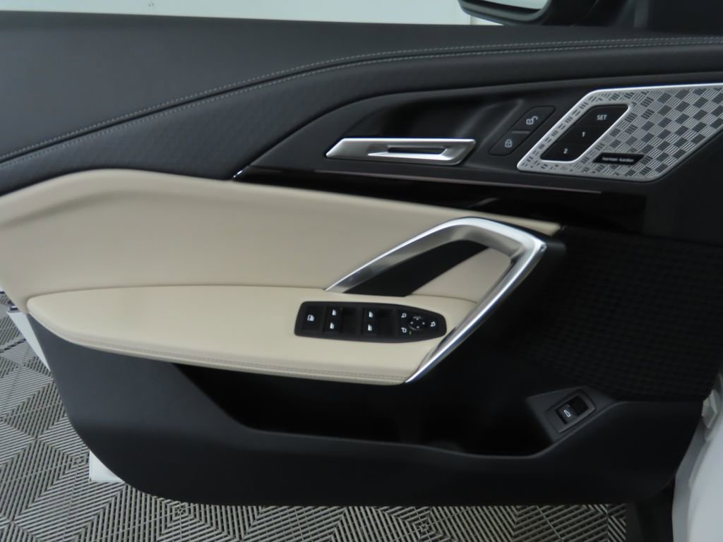 Certified 2025 BMW X2 xDrive28i w/ Premium Package image 24