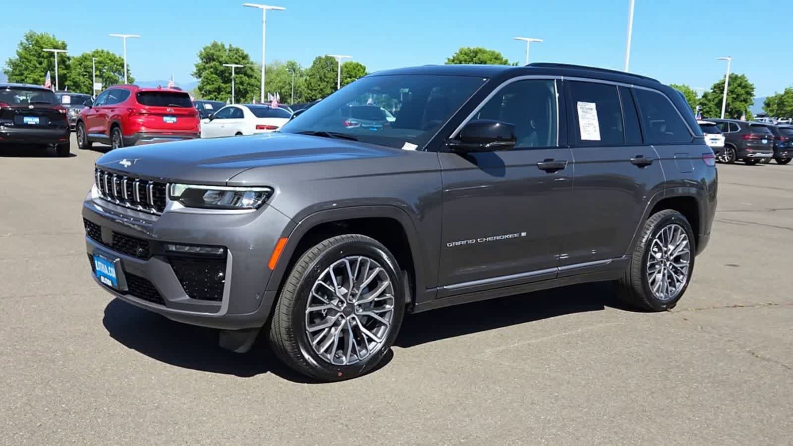 New 2026 Jeep Grand Cherokee Summit AWD/4WD image 4