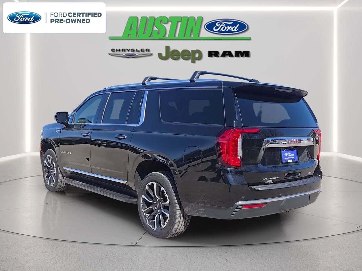 Used 2023 GMC Yukon XL SLT AWD/4WD image 3