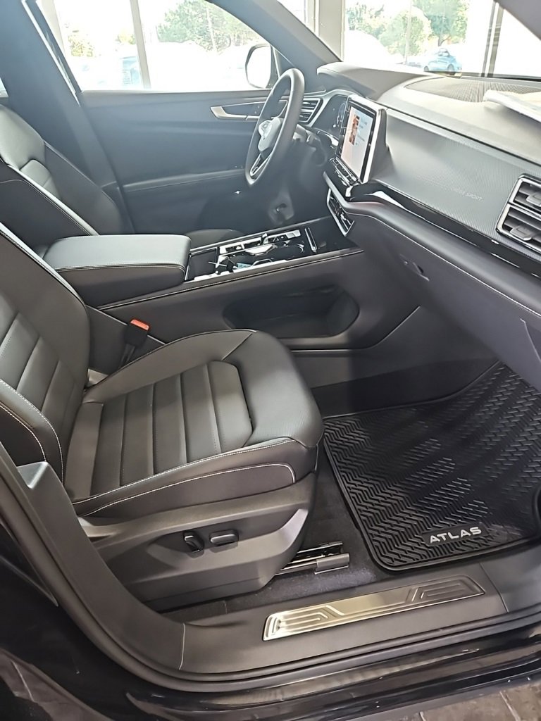 New 2026 Volkswagen Atlas Cross Sport SEL R-Line image 14