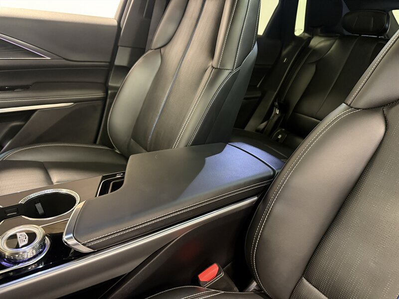 Used 2024 Cadillac Lyriq Sport AWD/4WD image 34