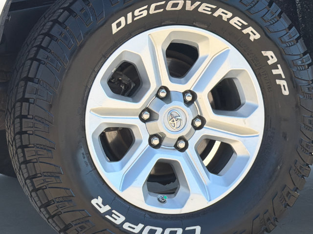 Used 2017 Toyota 4Runner SR5 AWD/4WD image 9