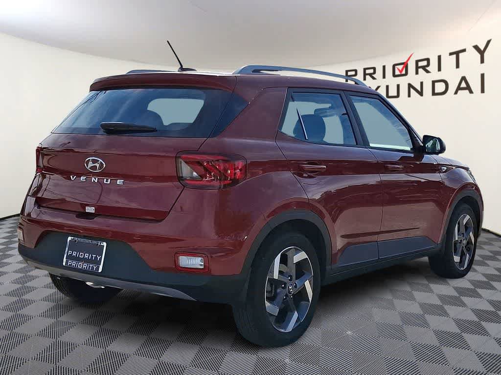 Certified 2025 Hyundai Venue SEL FWD image 4