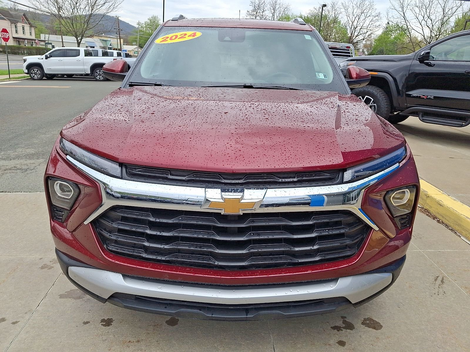 Used 2024 Chevrolet TrailBlazer LT w/ Convenience Package AWD/4WD image 2