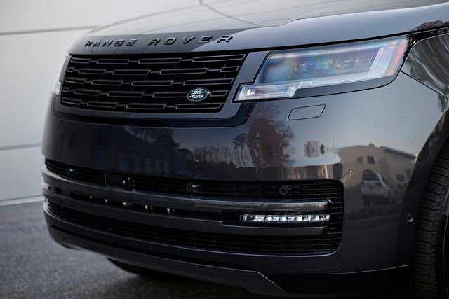 New 2026 Land Rover Range Rover SE image 2