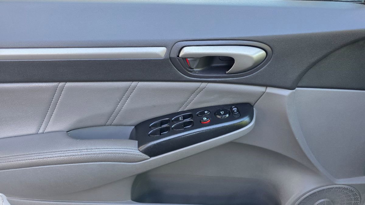 Used 2010 Honda Civic EX-L image 22