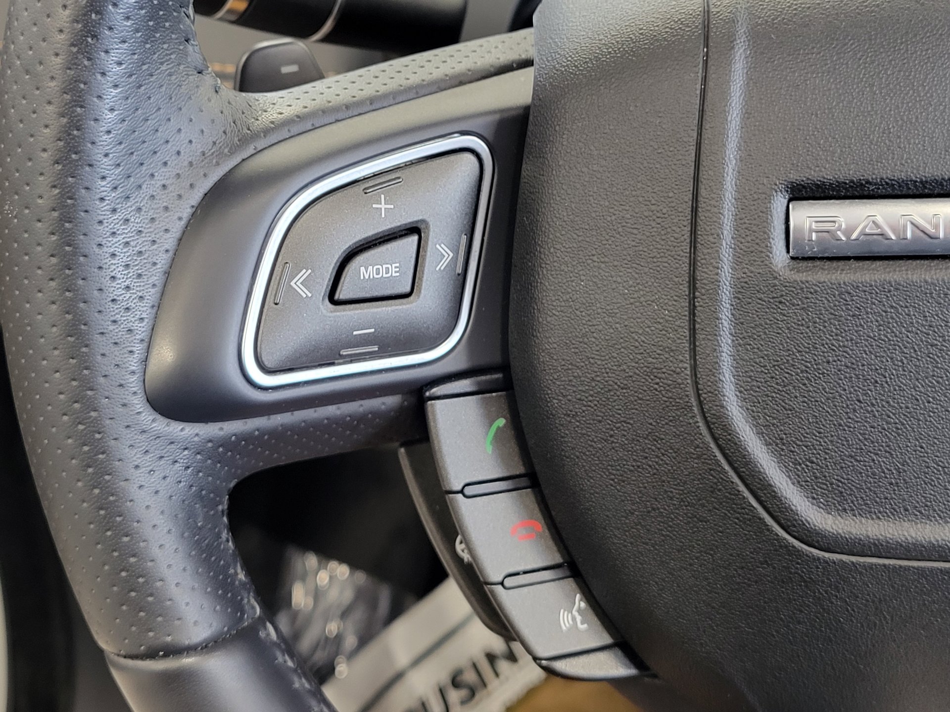 Used 2019 Land Rover Range Rover Evoque HSE Dynamic image 20