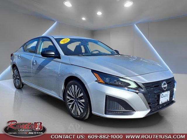 Used 2024 Nissan Altima 2.5 SV image 1