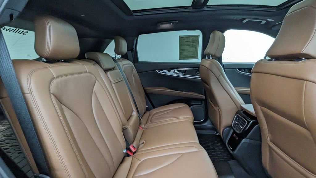 Used 2023 Lincoln Nautilus Reserve w/ Luxury Package image 37