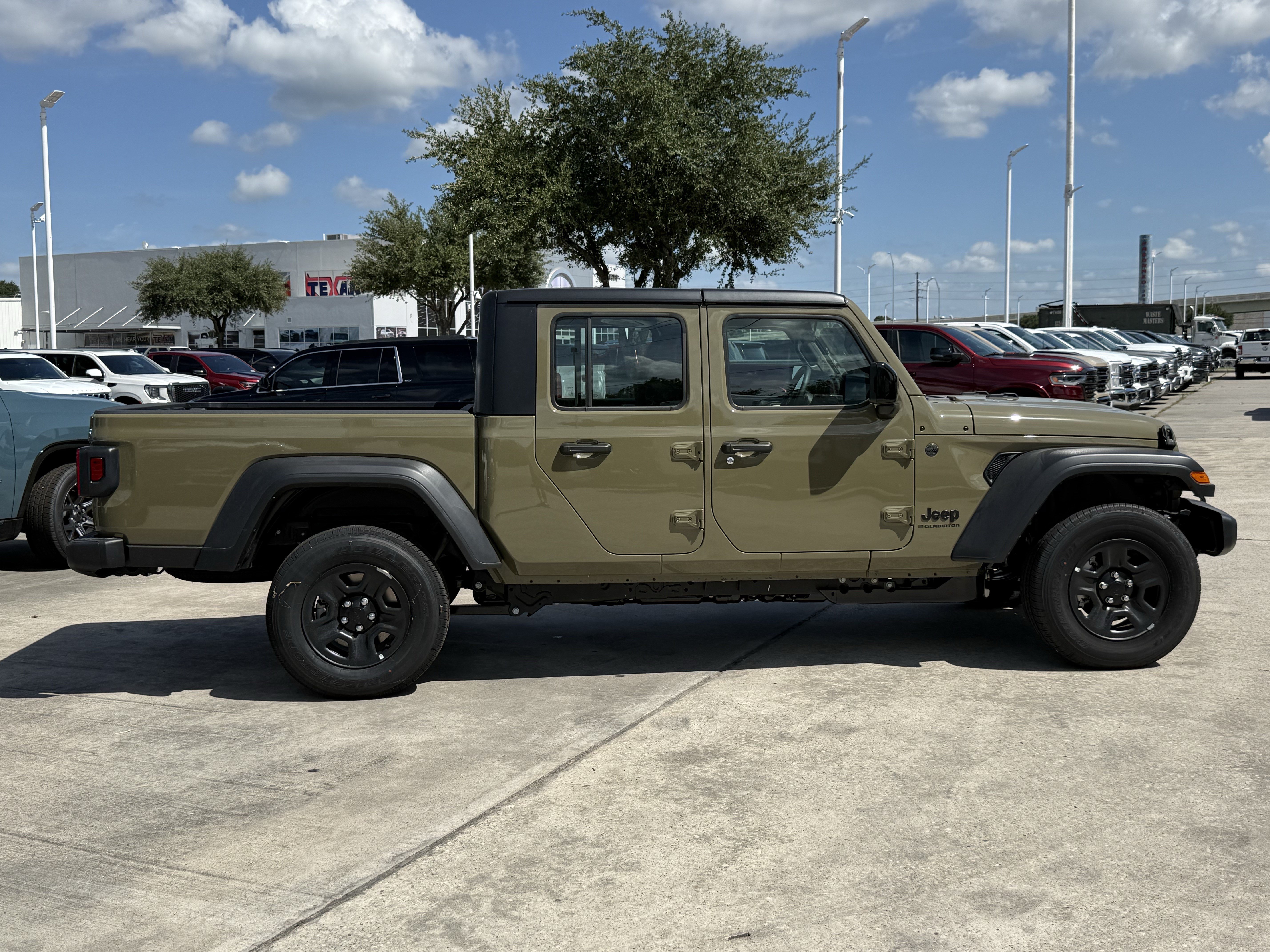 New 2026 Jeep Gladiator Sport AWD/4WD image 3