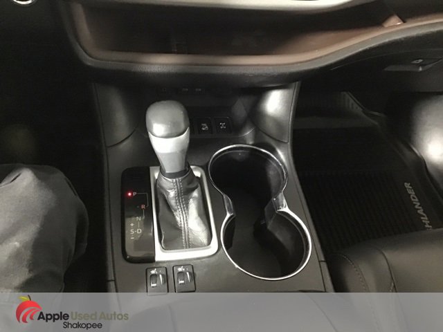 Used 2017 Toyota Highlander XLE image 16