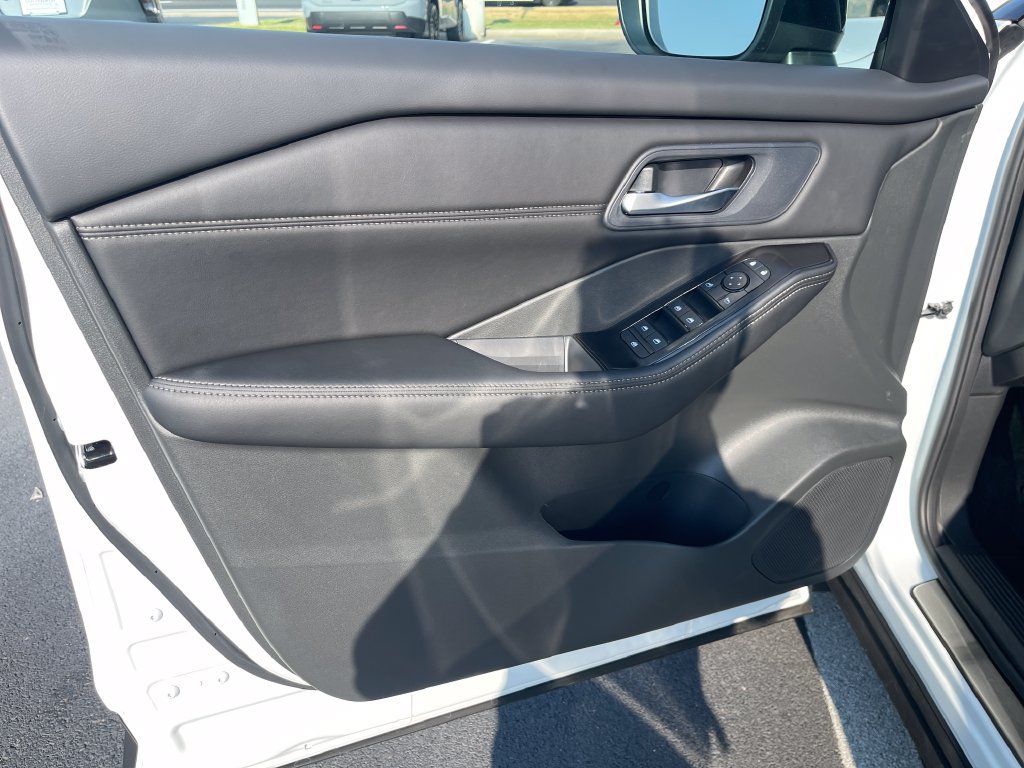 New 2026 Nissan Rogue Dark Armor AWD/4WD image 12