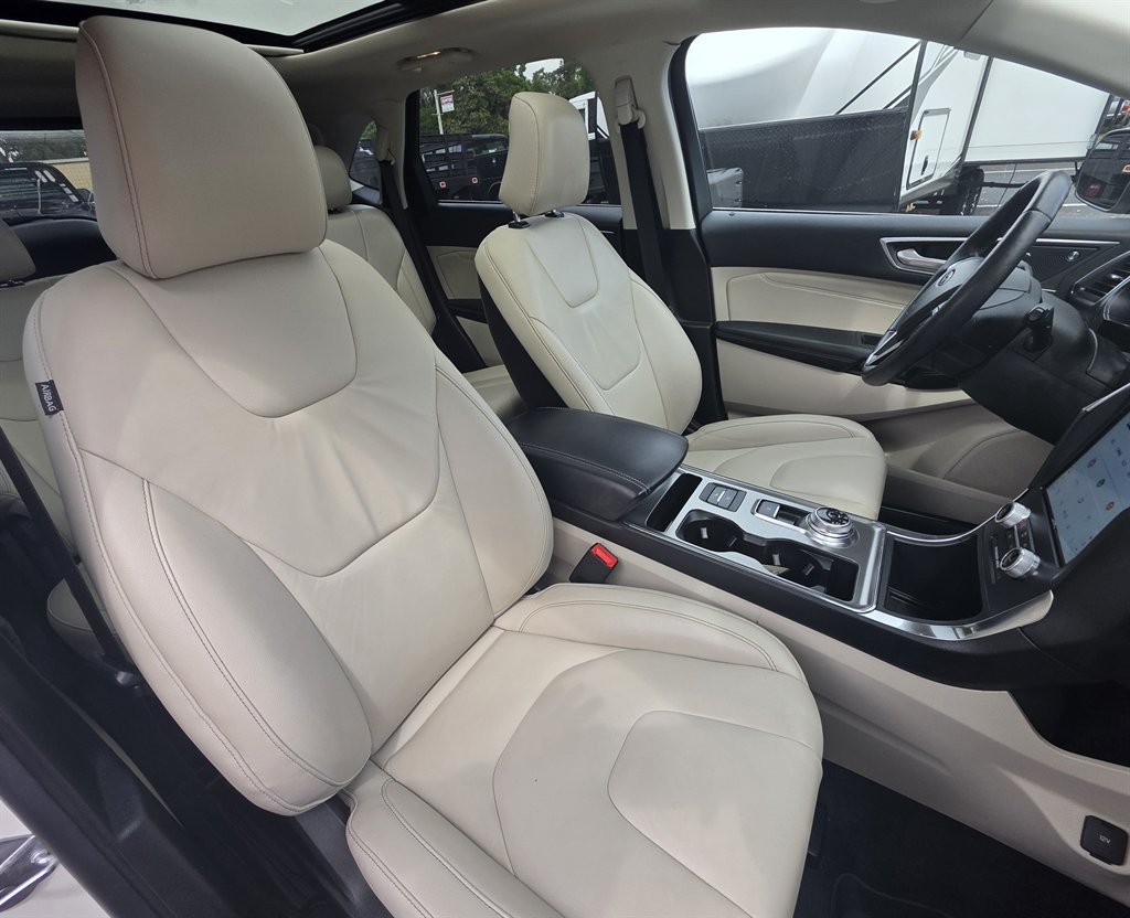 Used 2022 Ford Edge Titanium AWD/4WD image 35