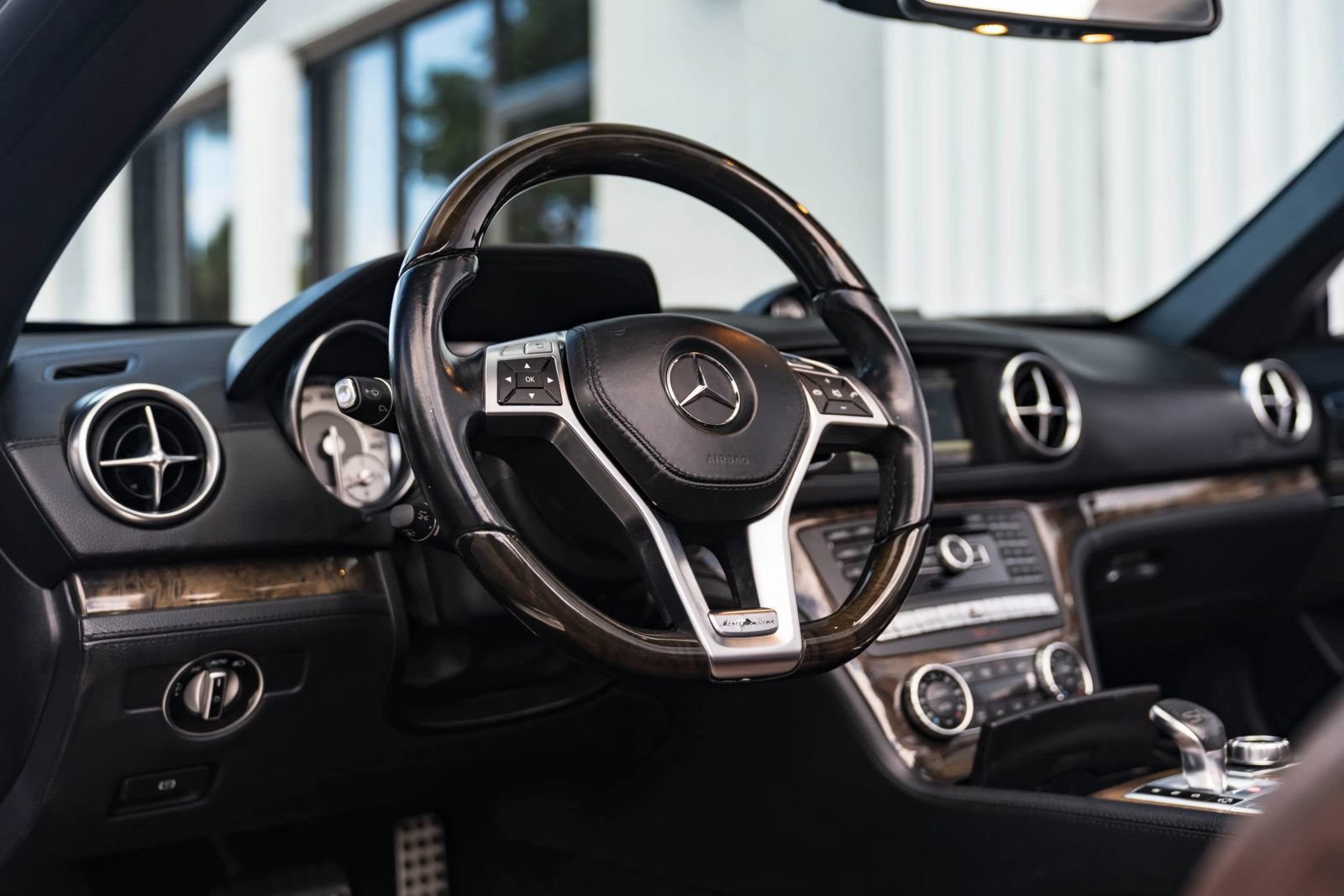Used 2015 Mercedes-Benz SL 550 image 21