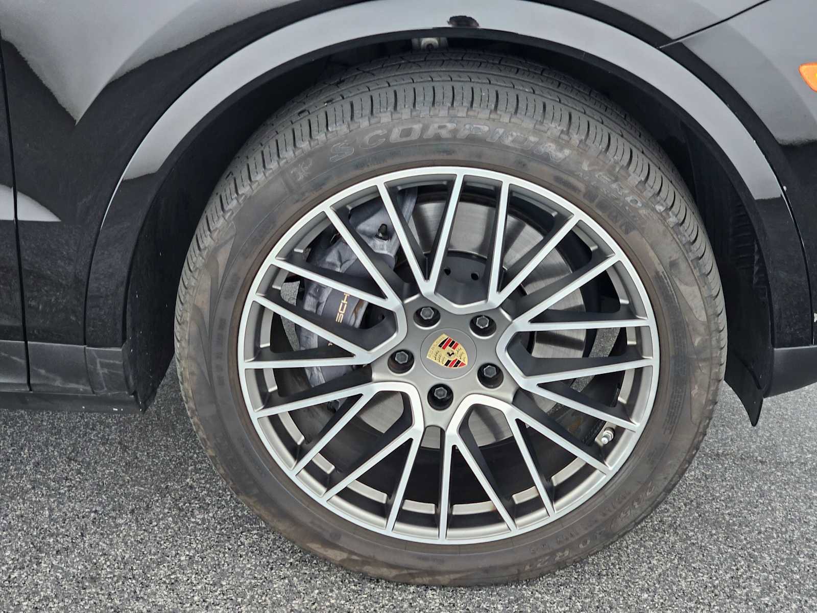 Used 2023 Porsche Cayenne Platinum Edition image 9