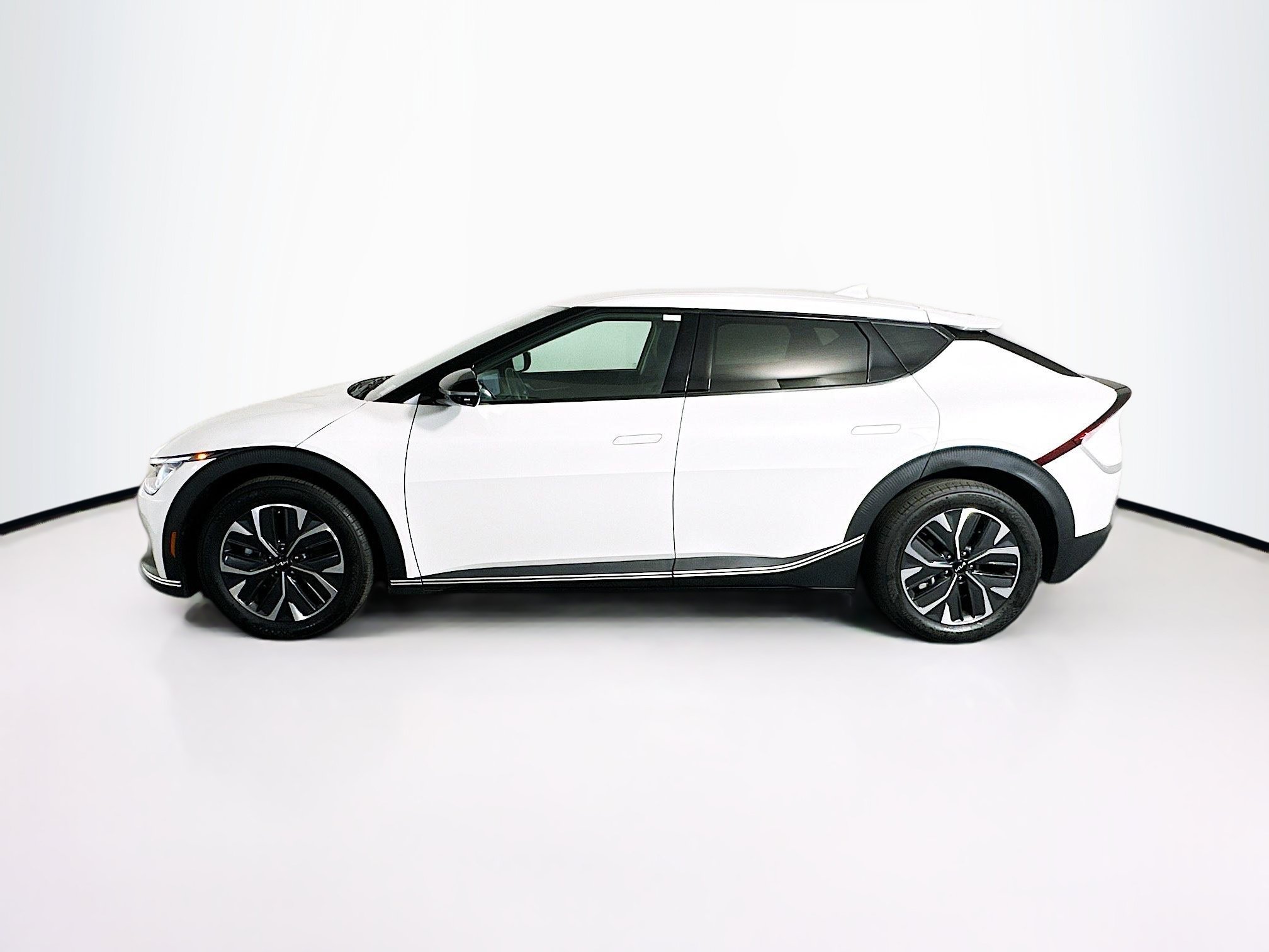 Used 2024 Kia EV6 Light RWD image 4