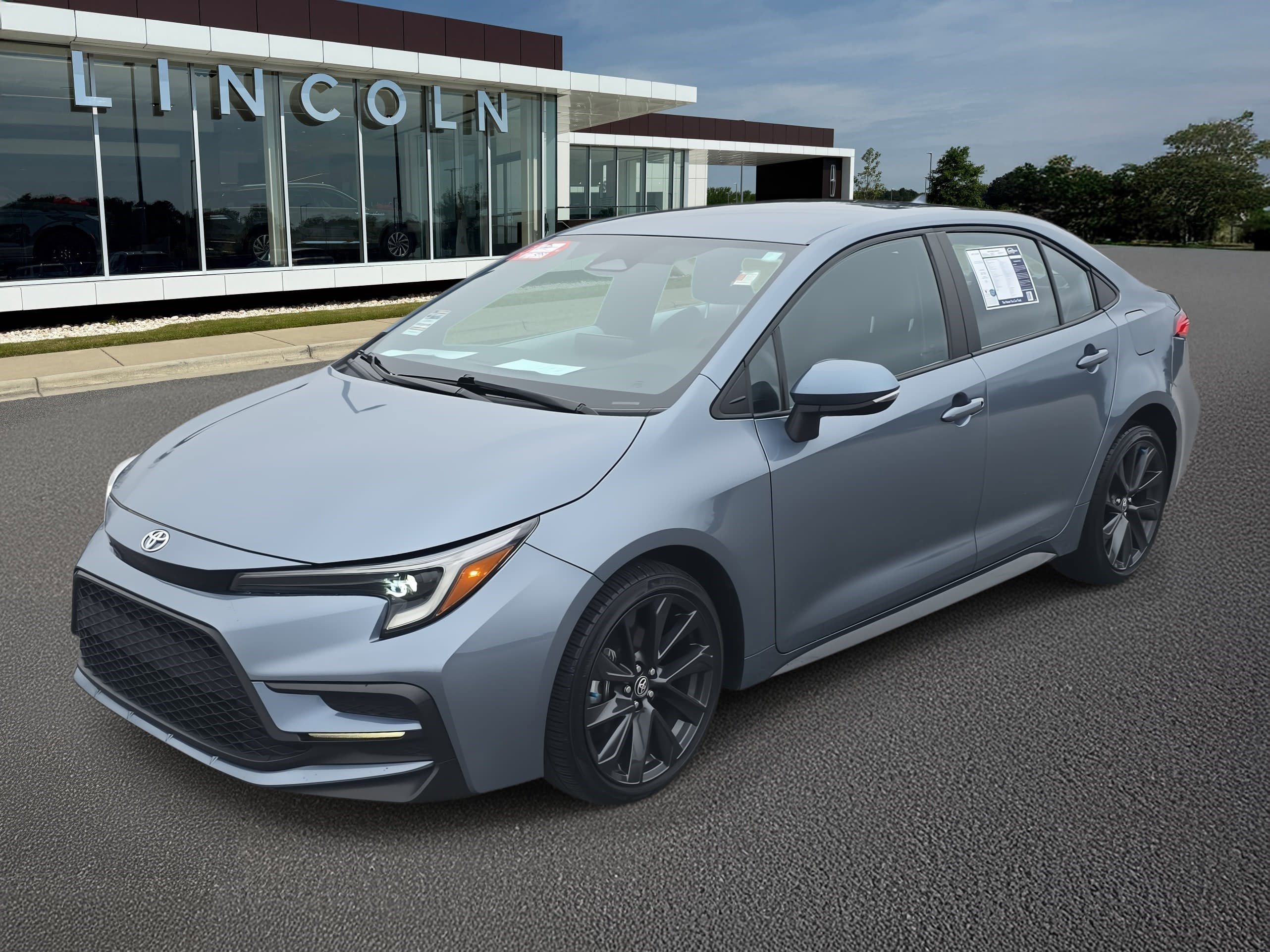 Used 2024 Toyota Corolla SE image 1