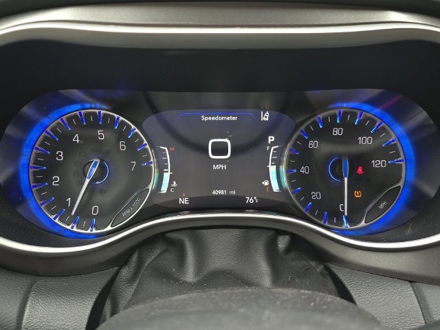 Used 2024 Chrysler Pacifica Touring-L FWD image 17