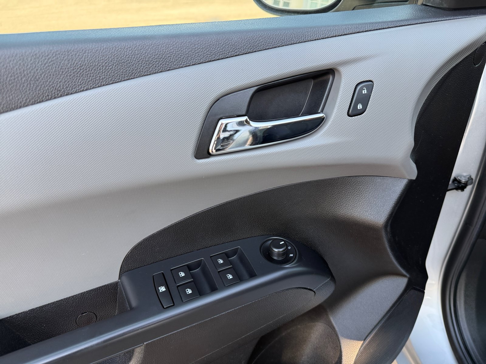 Used 2016 Chevrolet Sonic LT FWD image 13