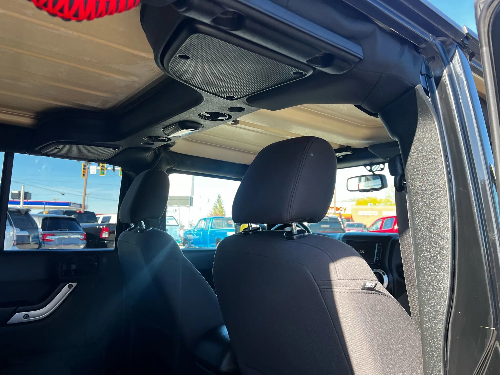 Used 2018 Jeep Wrangler Unlimited Sahara image 13