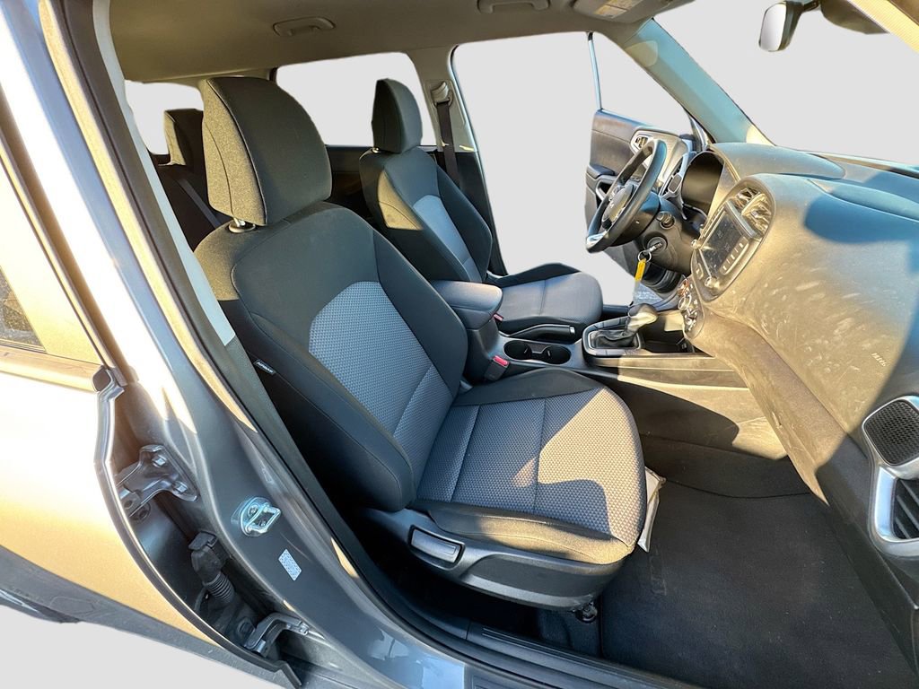 Used 2024 Kia Soul LX w/ Option Group 015 image 25