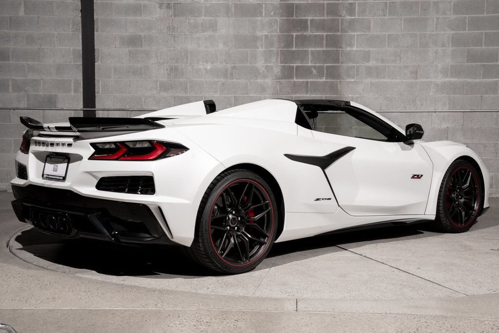 Used 2023 Chevrolet Corvette Z06 RWD image 8