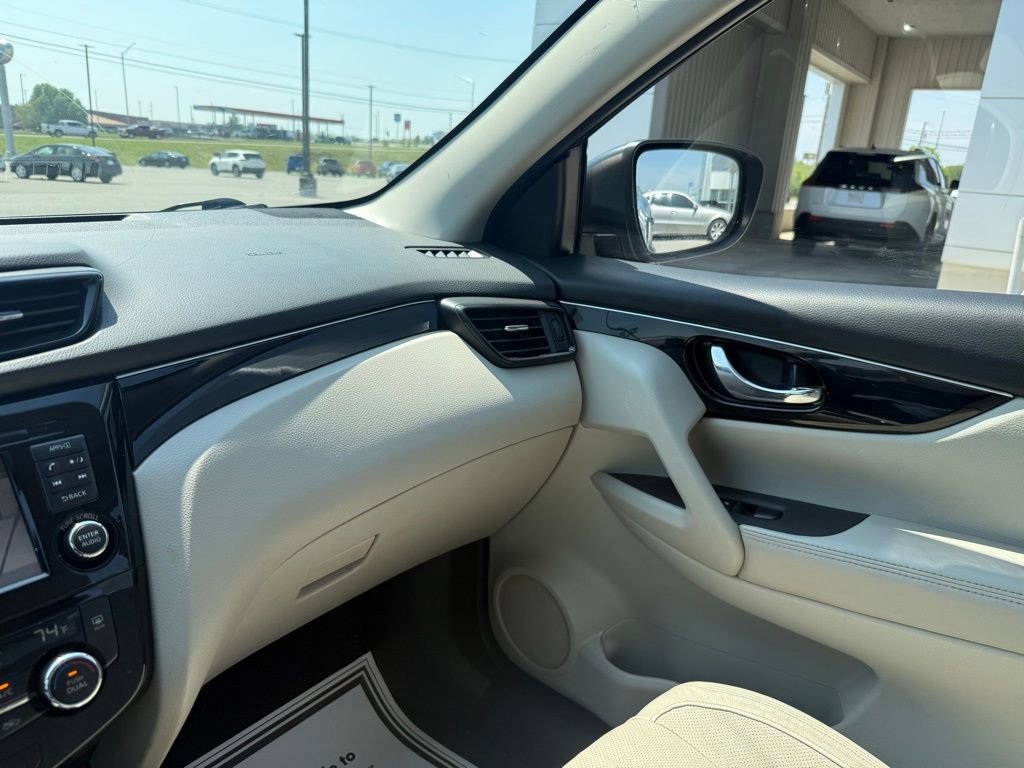 Used 2017 Nissan Rogue Sport SL image 19