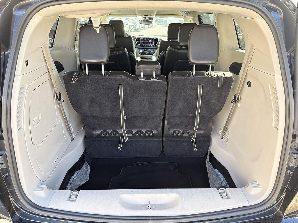 Used 2023 Chrysler Pacifica Touring-L FWD image 24