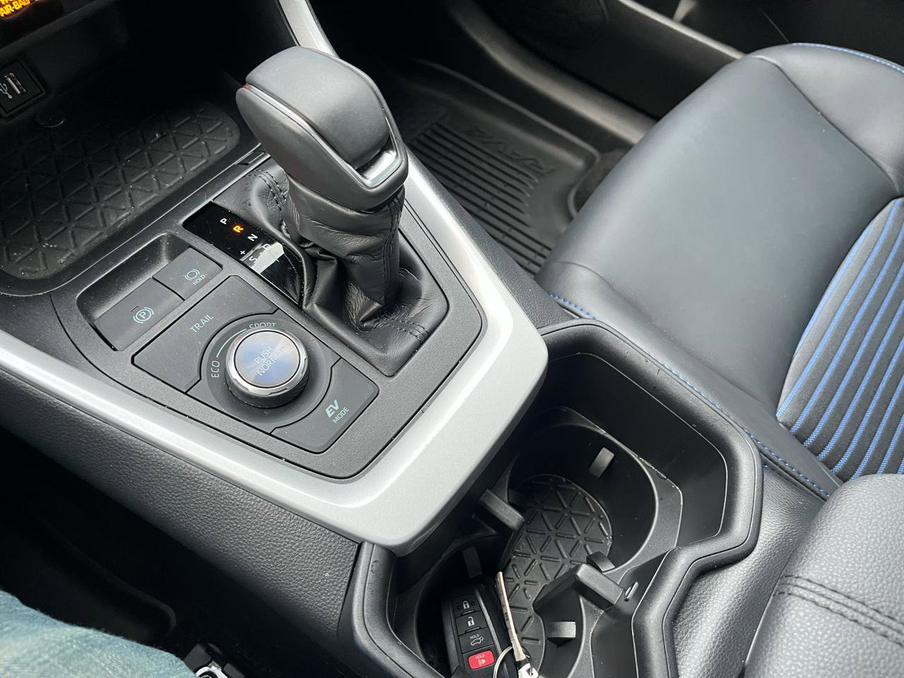 Used 2025 Toyota RAV4 XSE w/ Weather Package image 21