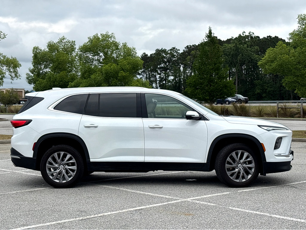 Used 2025 Buick Enclave Preferred FWD image 22
