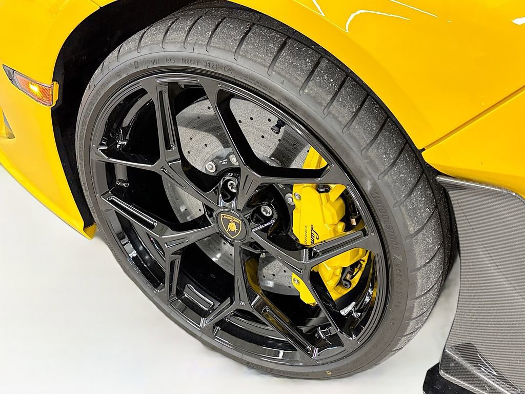 Used 2025 Lamborghini Revuelto image 33