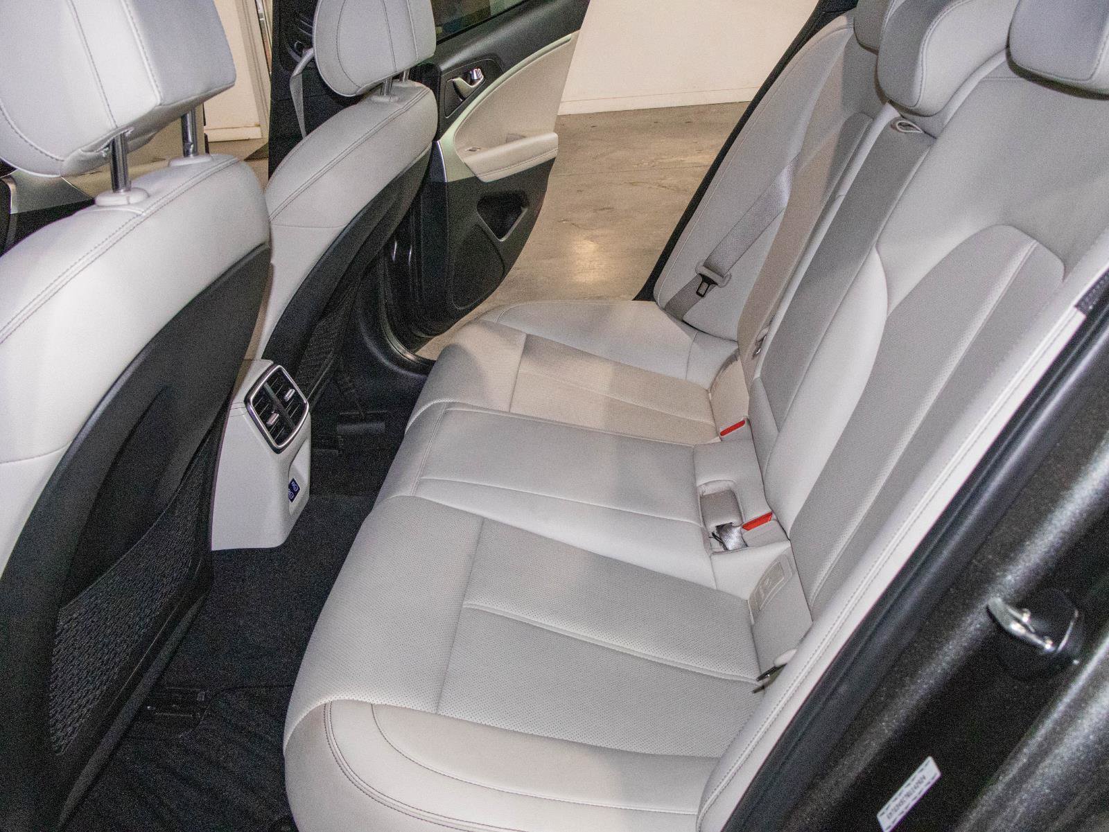 Used 2024 Genesis G70 2.5T image 14