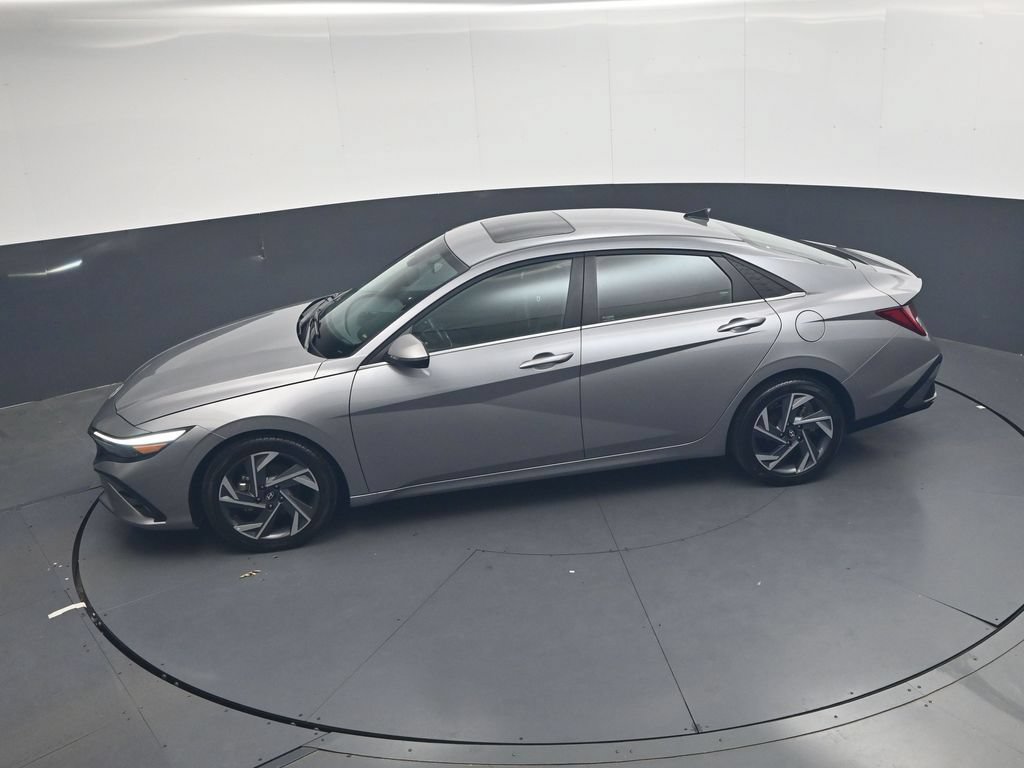 Used 2025 Hyundai Elantra Limited FWD image 23