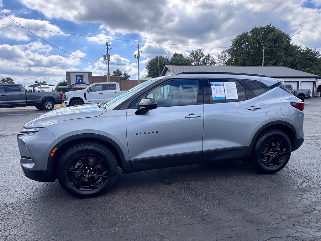 Used 2023 Chevrolet Blazer LT w/ Convenience Package FWD image 2