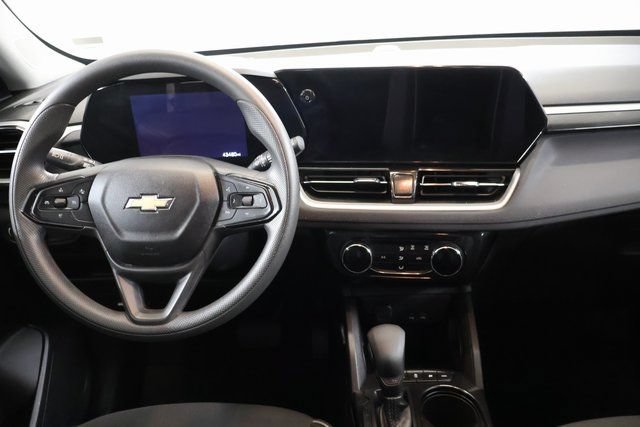 Used 2025 Chevrolet TrailBlazer LT AWD/4WD image 13